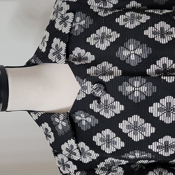 Sigrid Olsen Size 12 Black & Gray Floral Brocade Fitted Jacket Blazer, EUC - Picture 2 of 16